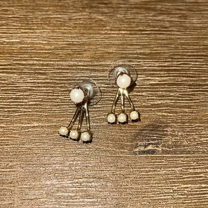 Three pearls earrings
